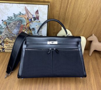 Kelly Lakis 40 Toile Box Black Bag