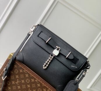 Louis Vuitton Steamer Crossbody Other Leathers Bag