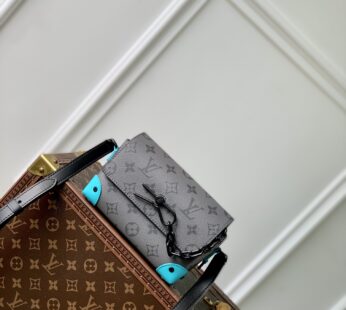 Louis Vuitton Steamer Wearable Wallet Monogram Eclipse Bag