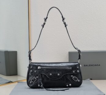 Le Cagole Small Sling Bag In Black