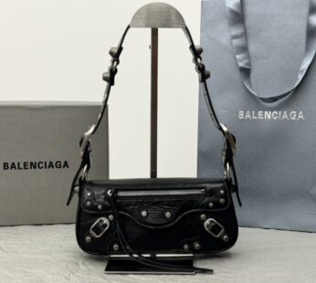 Le Cagole Xs Sling Bag In Black