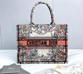 Medium Dior Book Tote Ecru Multicolor Dior 4 Saisons Hiver Soleil Embroidery