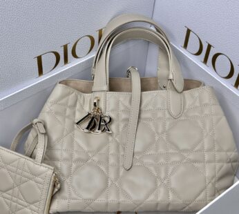 Medium Dior Toujours Bag Dusty Ivory Macrocannage Calfskin