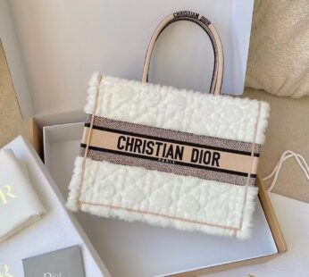 Sac Dior Book Tote Medium Cream