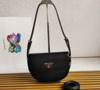 Arqué Leather Shoulder Bag With Flap