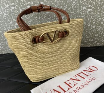 Garavani Escape Small Raffia Shopping Bag