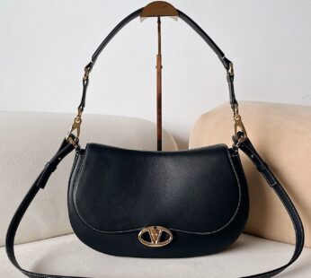 Garavani Ohval Medium Shoulder Bag In Nappa Black