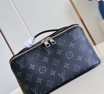 Toiletry Bag Monogram Eclipse