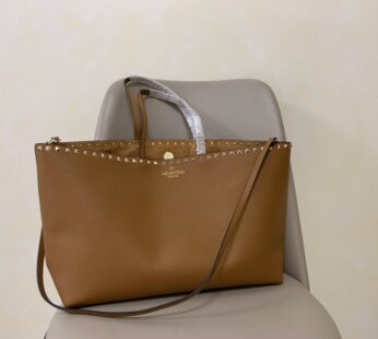 Garavani Rockstud Grainy Calfskin Tote Bag Almond